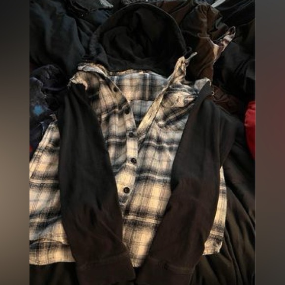 Fasionnova Black & White Flannel With Detachable Hood - Picture 6 of 6